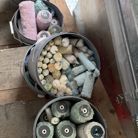 Gewassen verfrollers en kwasten met steel