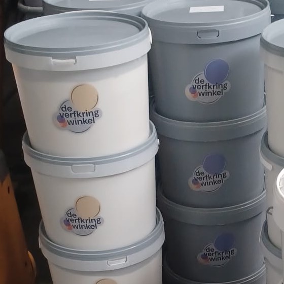 Emmers Tweede Laag met het logo van de Verfkringwinkel